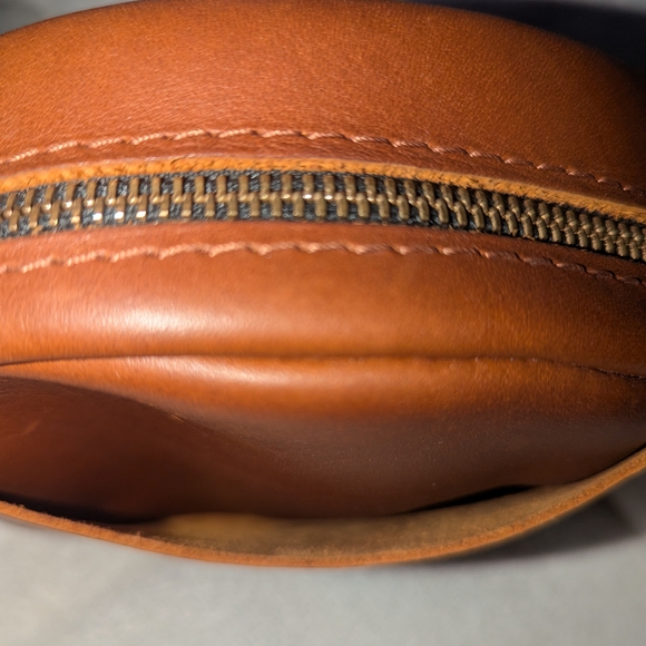 Portland Leather Brown Crossbody Bag. - Picture 10 of 12